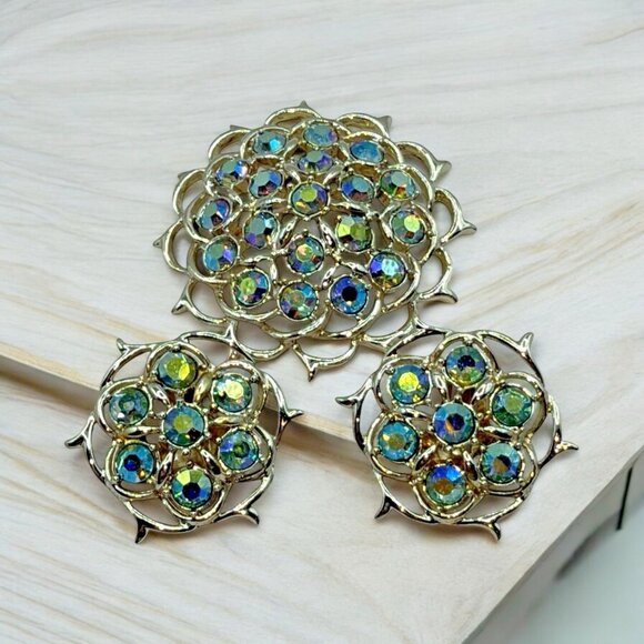 Sarah Coventry Vtg Aurora Borealis Rhinestone Limelight Pin  Brooch Earrings Set - Picture 6 of 7